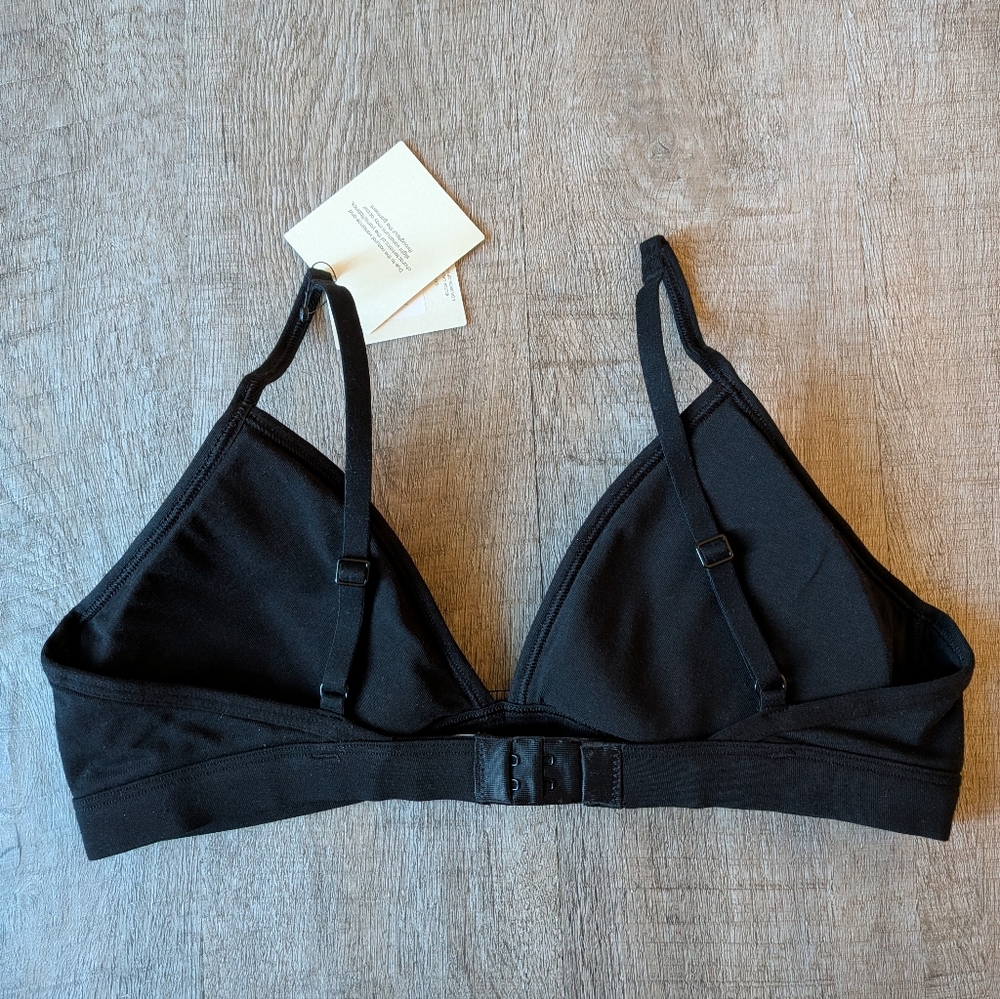 Calvin Klein Lightly Lined Triangle Bra Size Large Wire Free NWT - Picture 2 of 6